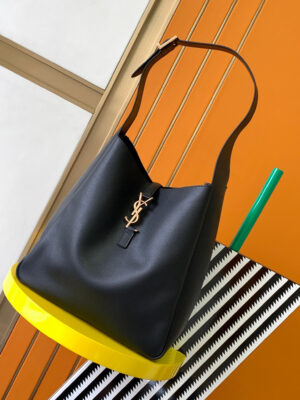 YSL LE5A7 supple LARGE in grained leather