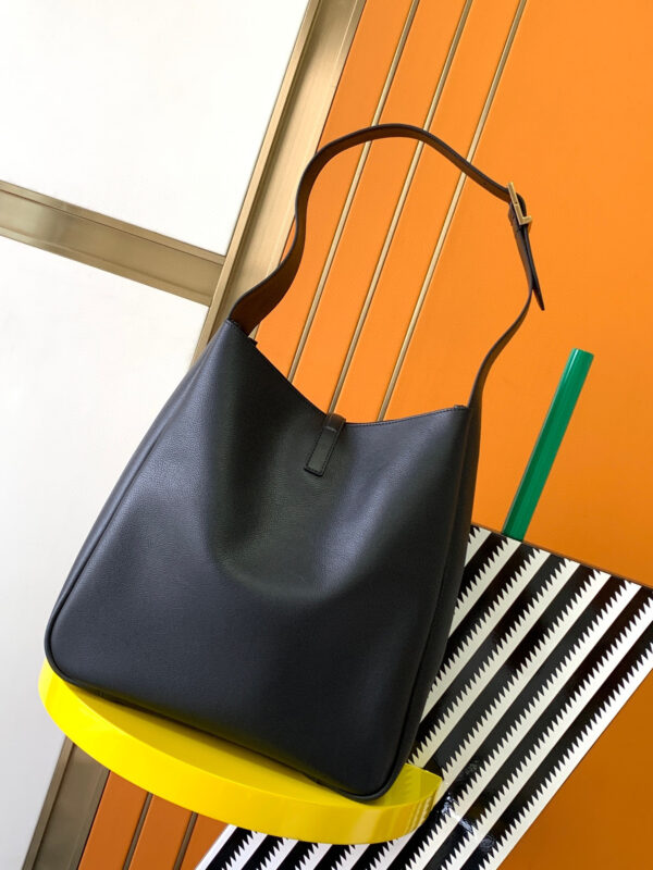 YSL LE5A7 supple LARGE in grained leather