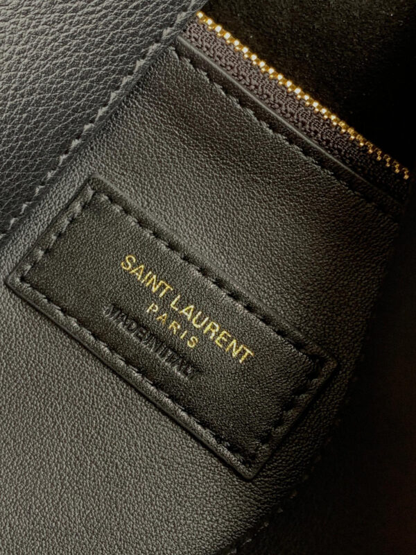YSL LE5A7 supple LARGE in grained leather