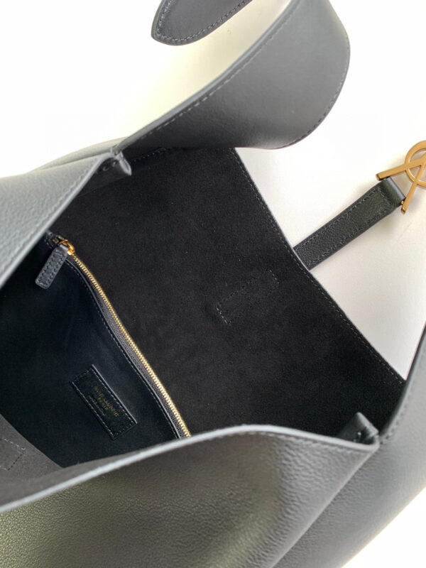 YSL LE5A7 supple LARGE in grained leather