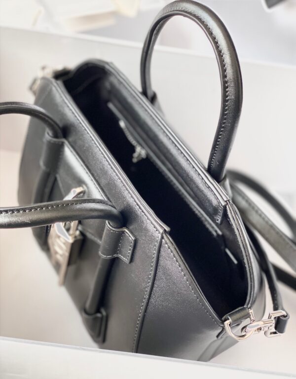 Givenchy Antigona Lock Soft
