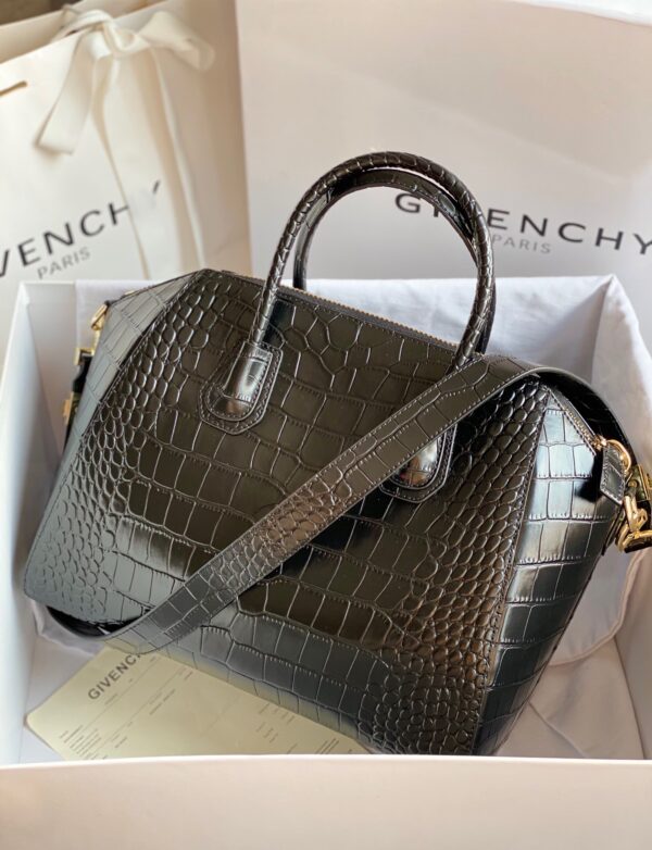 Givenchy Antigona Medium