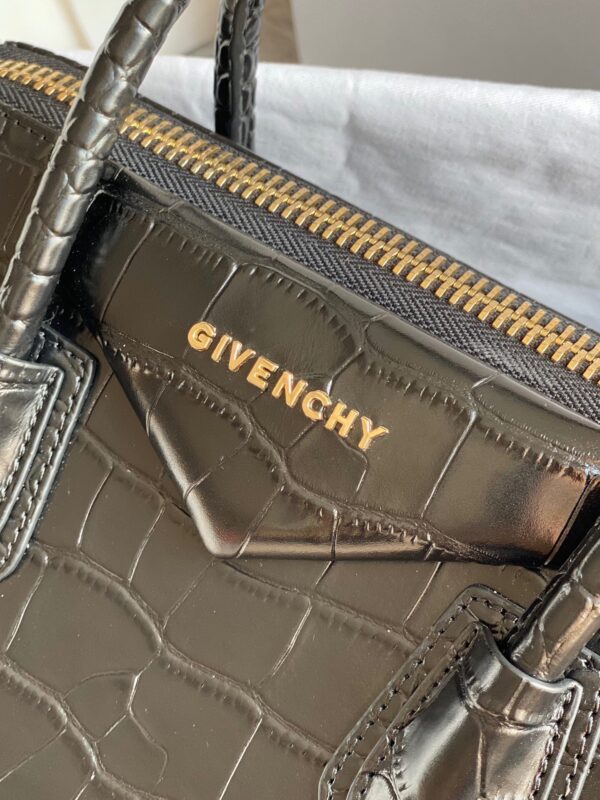 Givenchy Antigona Medium