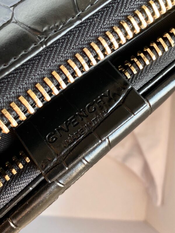 Givenchy Antigona Medium