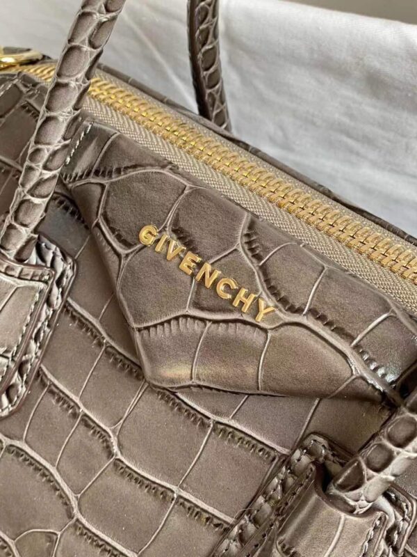 Givenchy Antigona Small
