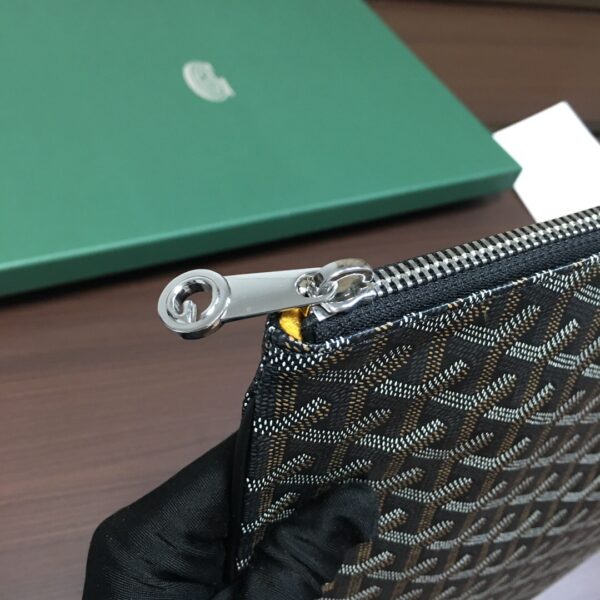 Goyard Clutch