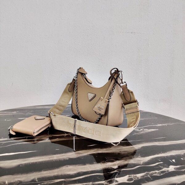 Prada Re-Edition 2005 Saffiano leather bag