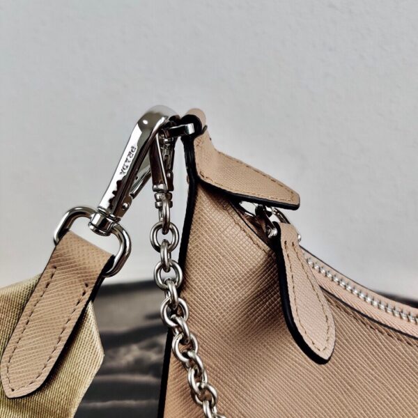 Prada Re-Edition 2005 Saffiano leather bag