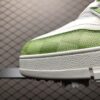 Low-top casual sneakers