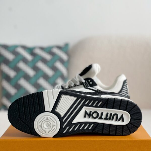 White Black Trainer
