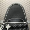 Low-top casual sneakers