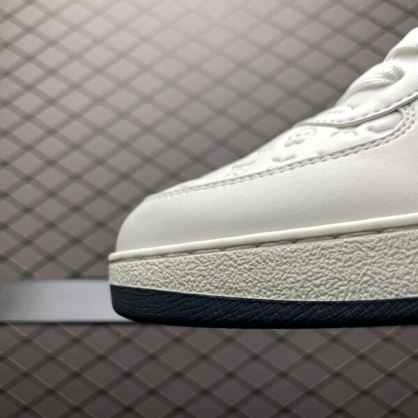 Low-top casual sneakers with TPU outsole