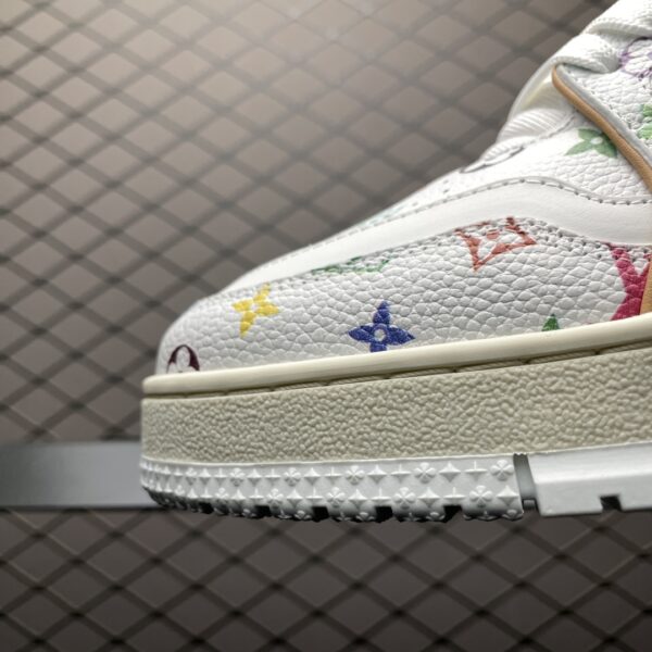 Low-top casual sneakers