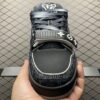 Low-top casual sneakers