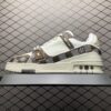 Low-top casual sneakers