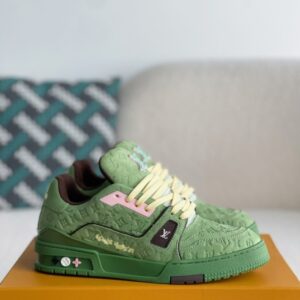 Green casual sneakers