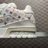 Low-top casual sneakers