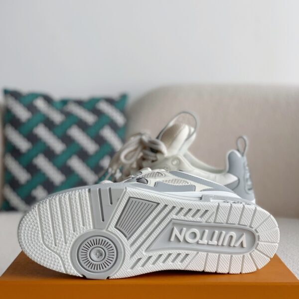 Monogram Trainer Hellgrauer Sneaker
