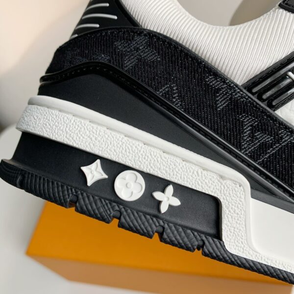 White Black Trainer