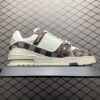 Low-top casual sneakers