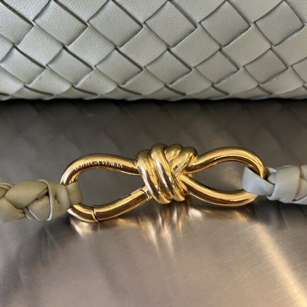 BOTTEGA VENETA MEDIUM ANDIAMO Bag