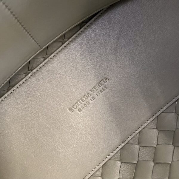 BOTTEGA VENETA MEDIUM ANDIAMO Bag