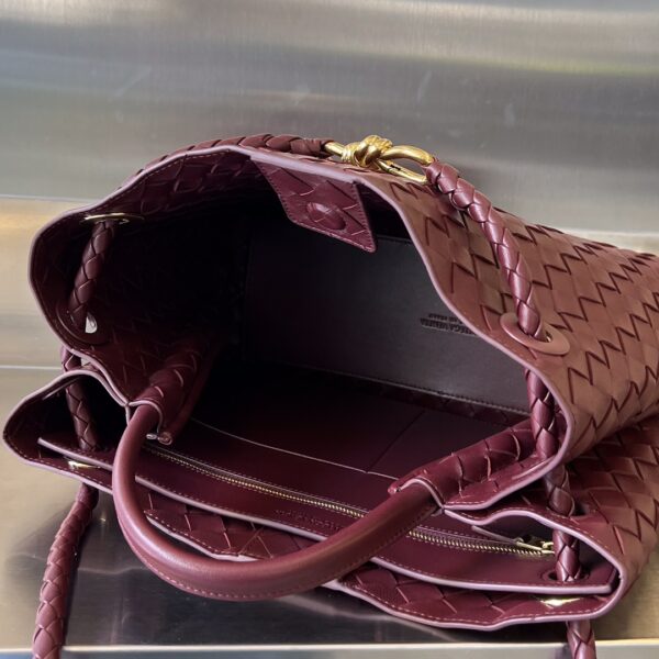 BOTTEGA VENETA MEDIUM ANDIAMO Bag