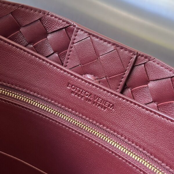 BOTTEGA VENETA MEDIUM ANDIAMO Bag
