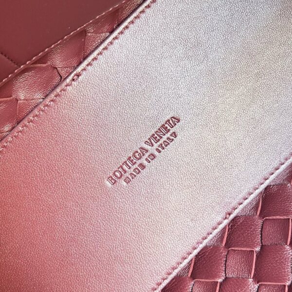 BOTTEGA VENETA MEDIUM ANDIAMO Bag
