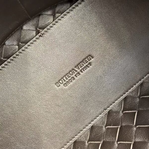 BOTTEGA VENETA MEDIUM ANDIAMO Bag