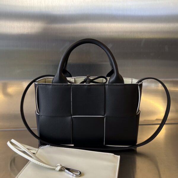 BOTTEGA VENETA BV Candy Arco Tote Bag