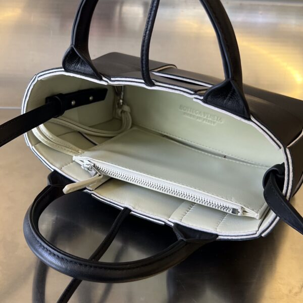 BOTTEGA VENETA BV Candy Arco Tote Bag