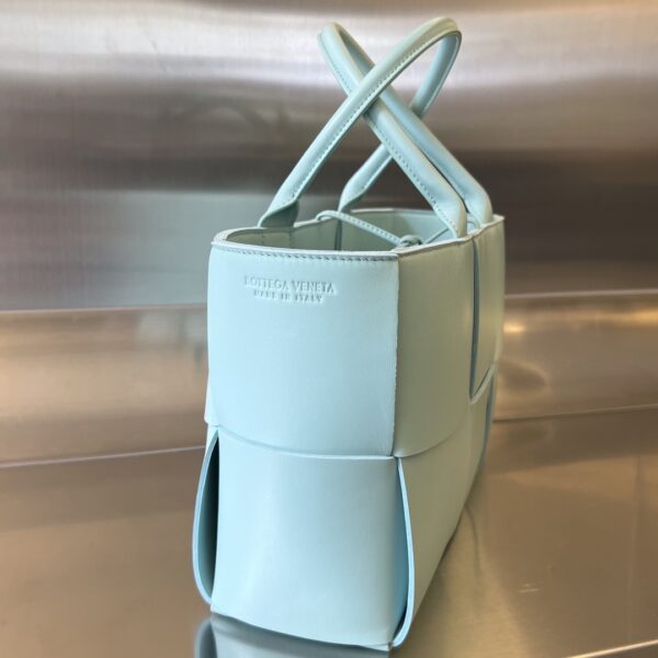 BOTTEGA VENETA BV Small Arco Tote Bag