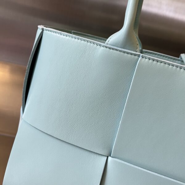 BOTTEGA VENETA BV Small Arco Tote Bag
