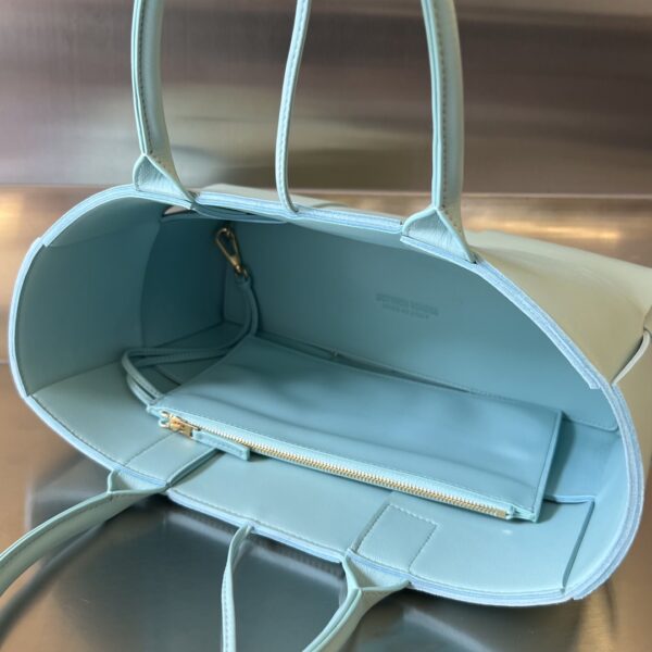 BOTTEGA VENETA BV Small Arco Tote Bag
