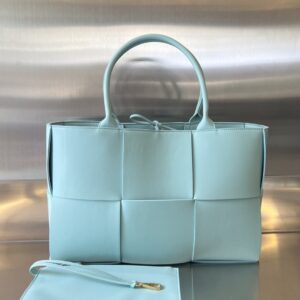 Bottega Veneta BV Medium Arco Tote Bag