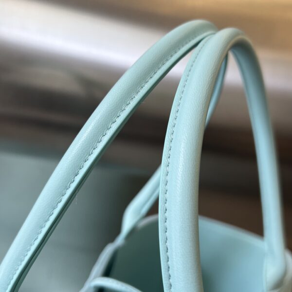 Bottega Veneta BV Medium Arco Tote Bag