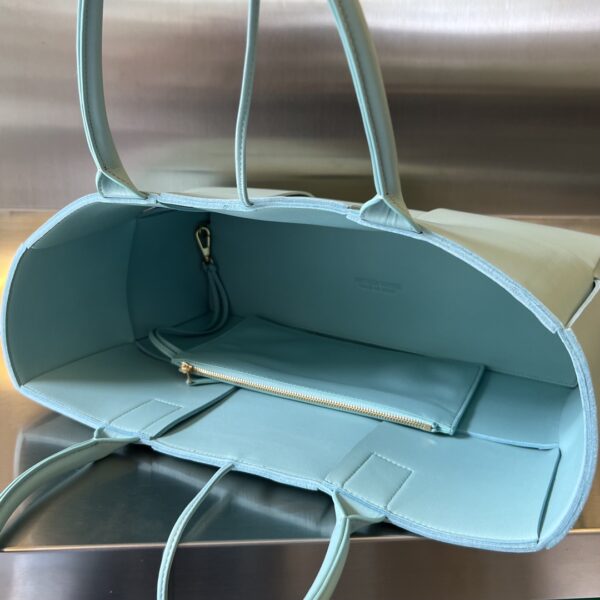 Bottega Veneta BV Medium Arco Tote Bag