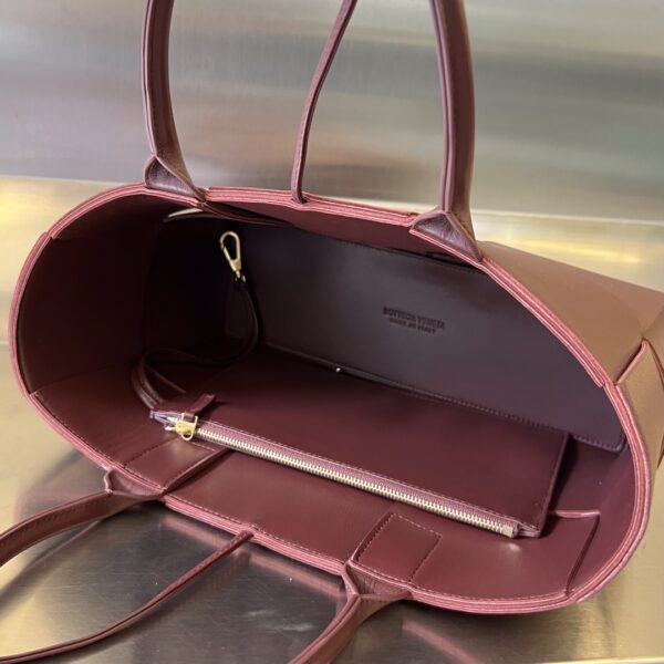 BOTTEGA VENETA BV Small Arco Tote Bag