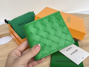 Bottega Veneta Intrecciato Bi-Fold Wallet