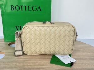 Bottega Veneta BV Small Intrecciato Camera Bag