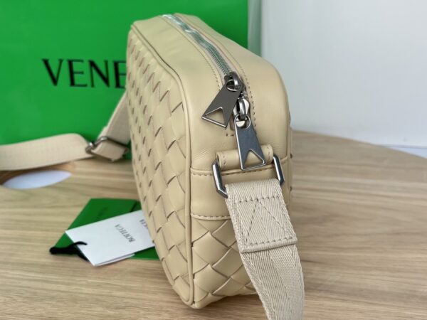 Bottega Veneta BV Small Intrecciato Camera Bag