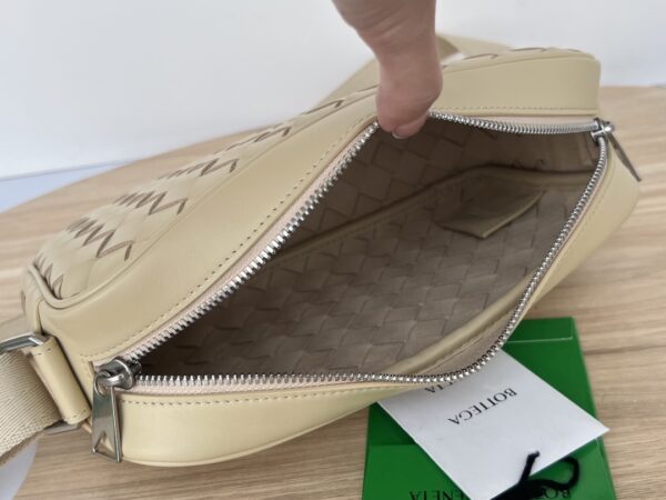Bottega Veneta BV Small Intrecciato Camera Bag