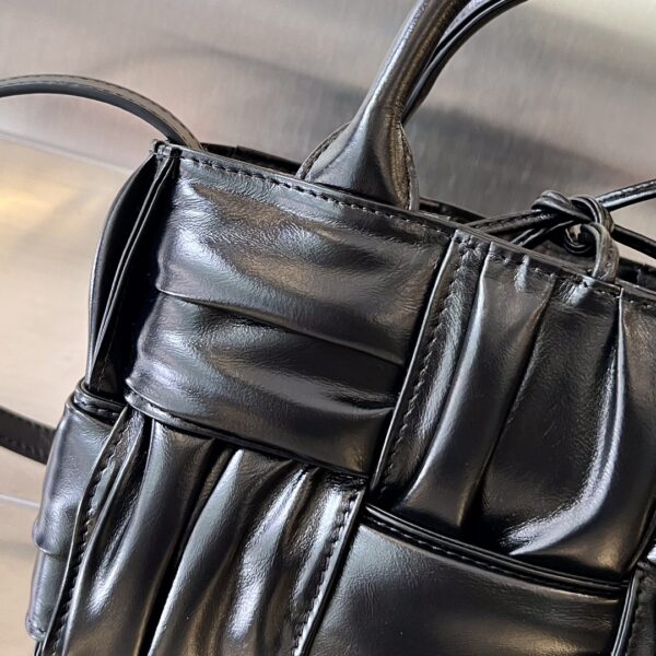 BOTTEGA VENETA BV Candy Arco Tote Bag