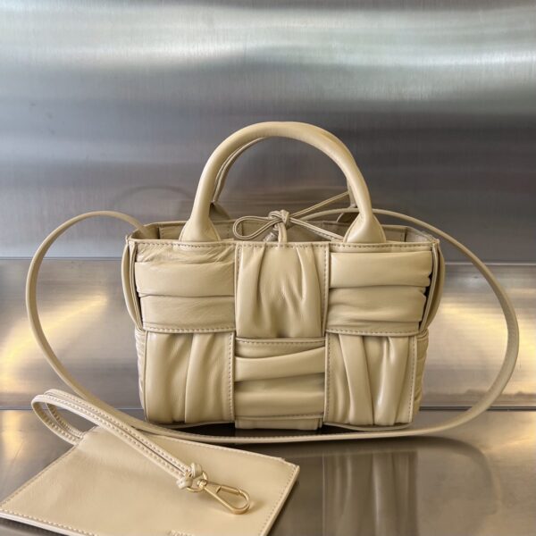 BOTTEGA VENETA BV Candy Arco Tote Bag