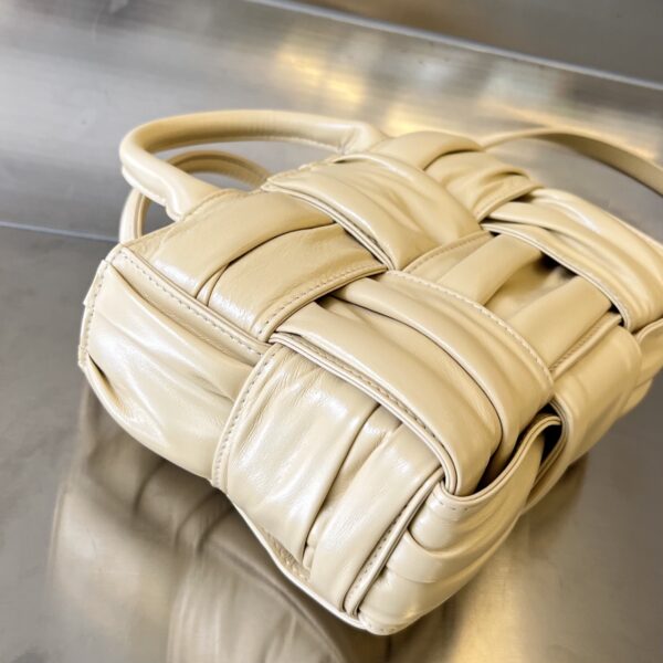 BOTTEGA VENETA BV Candy Arco Tote Bag