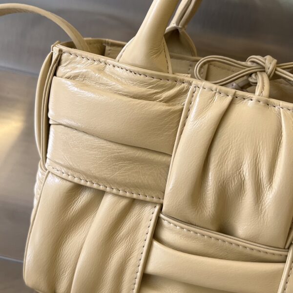 BOTTEGA VENETA BV Candy Arco Tote Bag