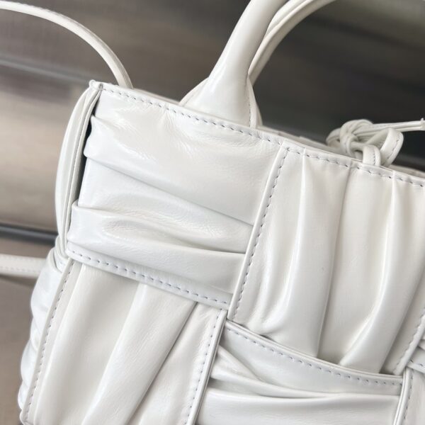 BOTTEGA VENETA BV Candy Arco Tote Bag