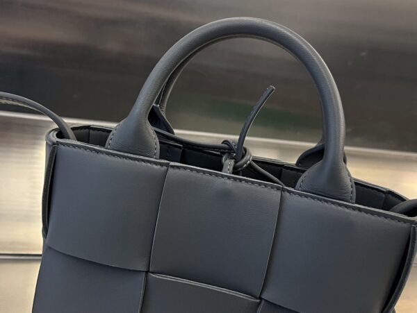 BOTTEGA VENETA BV Candy Arco Tote Bag