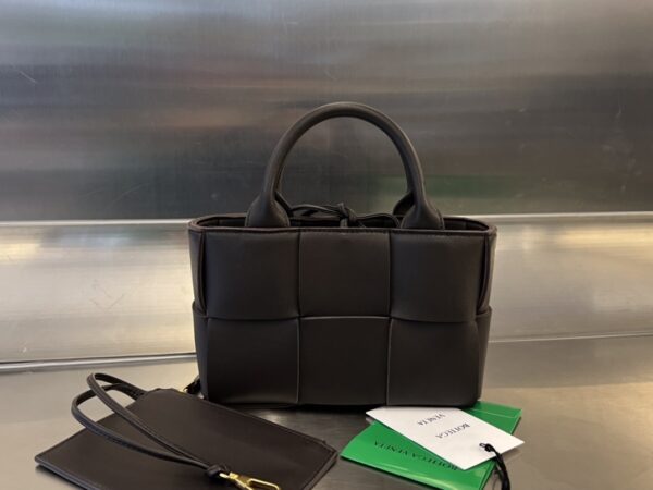 BOTTEGA VENETA BV Candy Arco Tote Bag